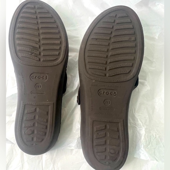 CROCS Women’s Sandals - Picture 7 of 9